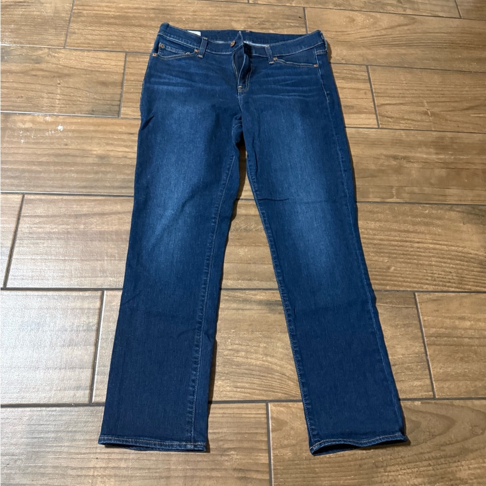 GAP  Blue Classic Straight Jeans waist 32 inches , hip 38 inc , rise 10 inches